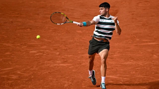 🎾 Carlos Alcaraz en la pista.
🧲 Magnetic Tape en su piel.  Cuando el rendimiento lo es todo, eliges lo que te da ventaja.
Nuestra venda neuromuscular con tecnología innovadora acompaña a los mejores, dentro y fuera de la pista.
⠀
📍Tecnología innovadora
📍Estudios clínicos avalados
📍Rendimiento y recuperación en un solo gesto
⠀
#magnetictape #carlosalcaraz #tape #tenis #deporte #dolor #recovery #sports #españa